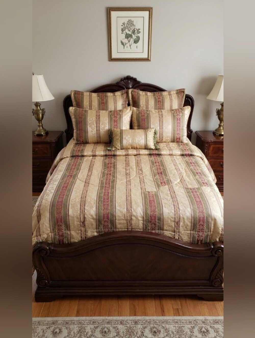 NWOT Queen Striped Jacquard Comforter Set in Gold and Burgundy